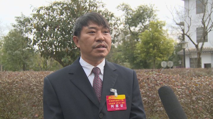 贯彻落实县委全会精神专访---伟德国际1949有限公司董事长李尤立